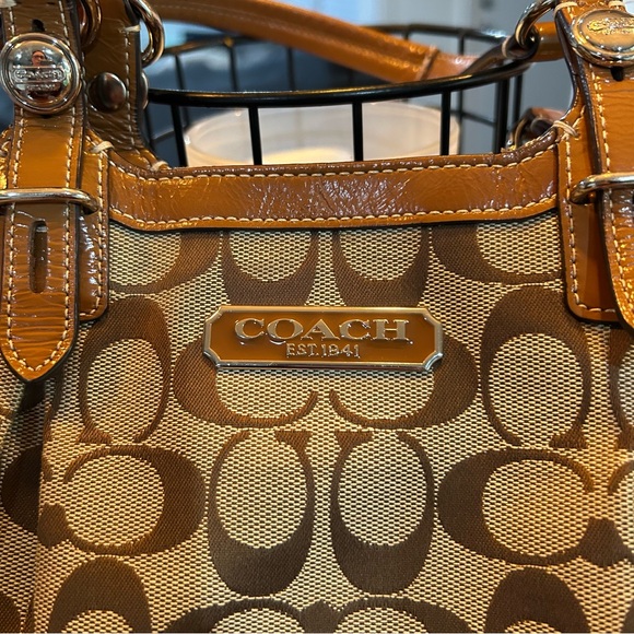 Tan coach purse - Picture 3 of 11